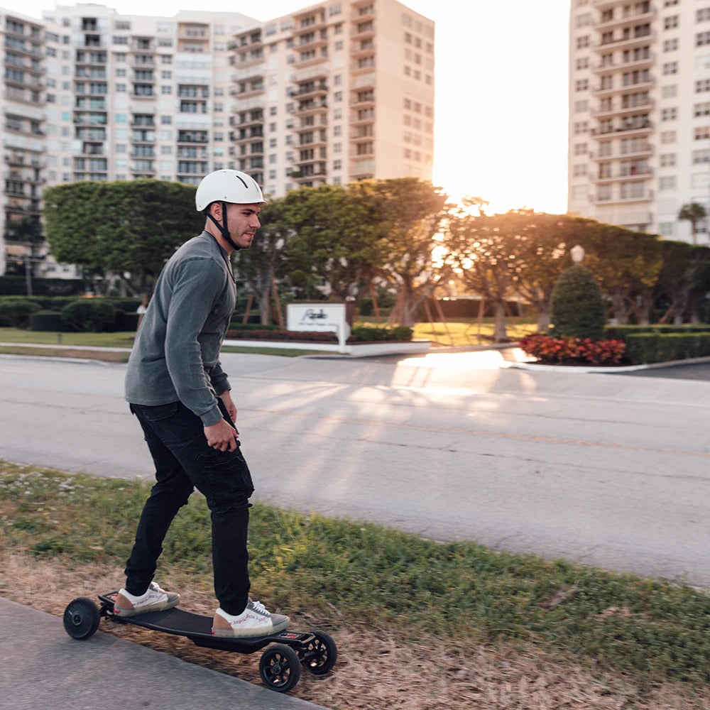 Maxfind FF AT High-Speed 165MM Wheels Off-Road Electric Longboard Skateboard 3000W Power with Fast Swappable Battery Design
