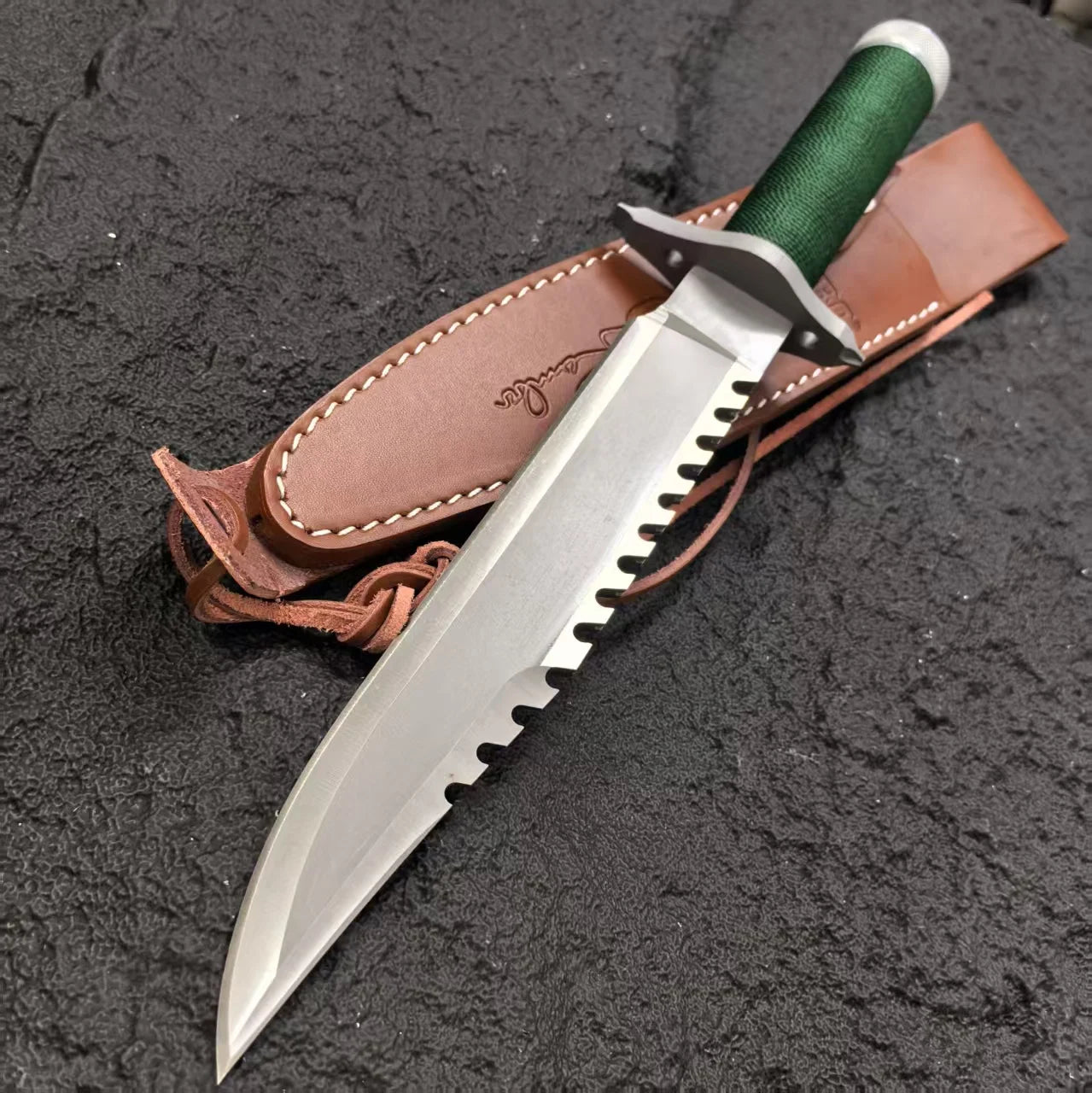 High-quality stainless steel fixed-blade outdoor knife: high-hardness, anti-slip handle, sheath included, multi-functional.