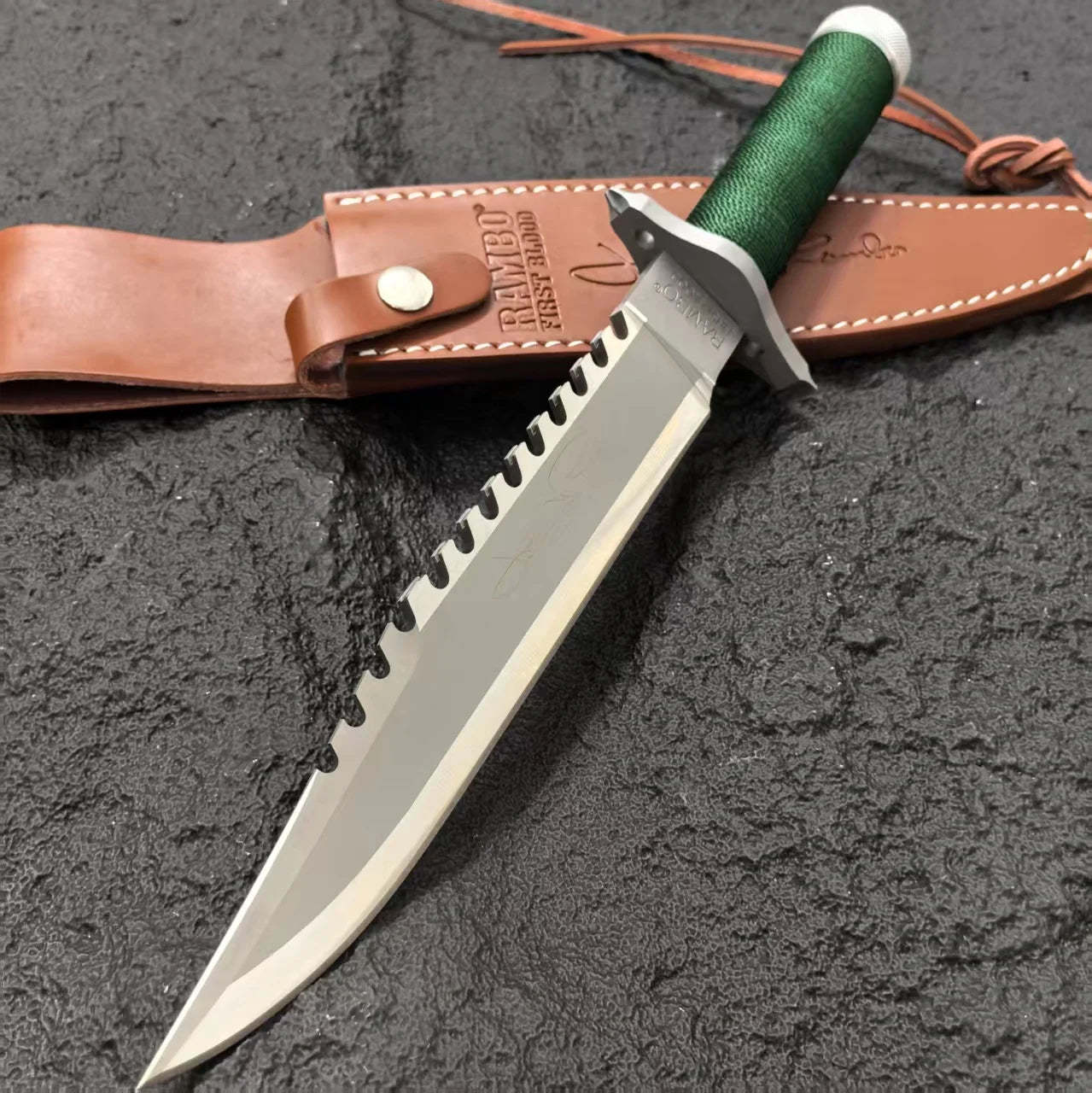 High-quality stainless steel fixed-blade outdoor knife: high-hardness, anti-slip handle, sheath included, multi-functional.