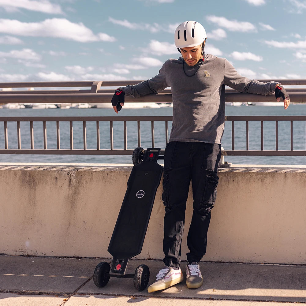 Maxfind FF AT High-Speed 165MM Wheels Off-Road Electric Longboard Skateboard 3000W Power with Fast Swappable Battery Design
