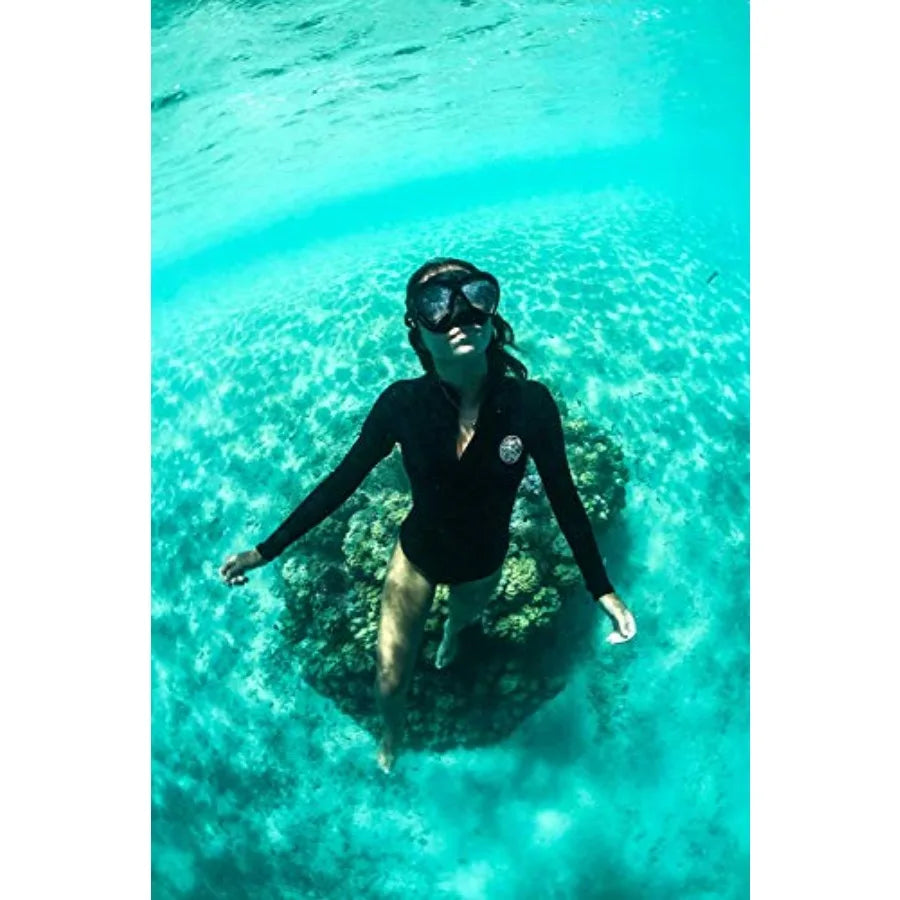 Diving suit for women: eco-friendly neoprene, black, thermal insulation and front zipper for easy wear